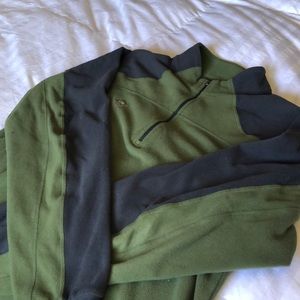 Men’s Mountain Hardwear Green and Black XL fleece